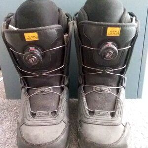 FLOW adjustable snowboarding boots 5.5